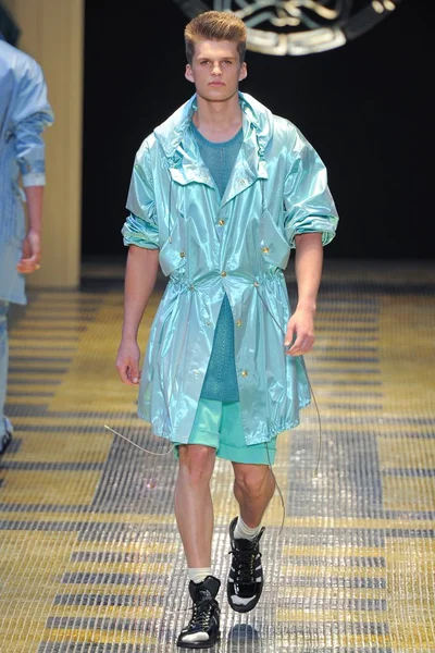 Look 19